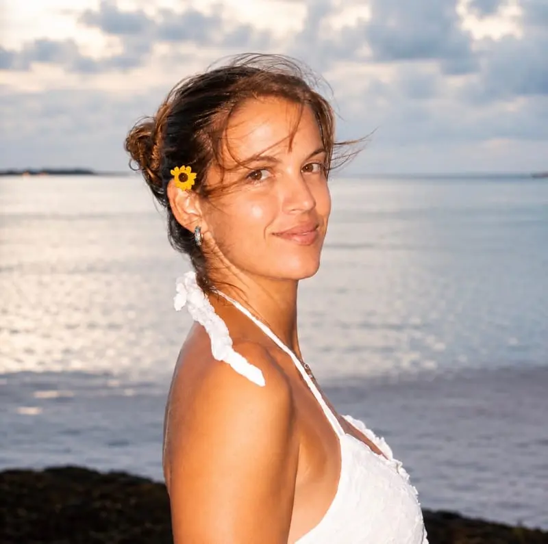 Elisa Dolci by the sea